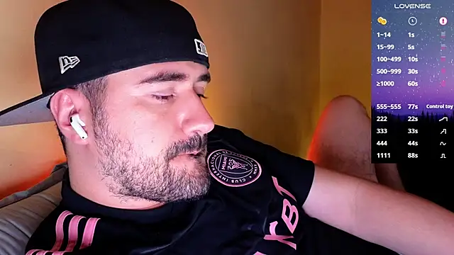 DominantTheo online show from November 2, 2025, 3:09 am