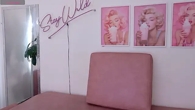 Adele LatinLady online show from February 5, 2026, 8:46 pm