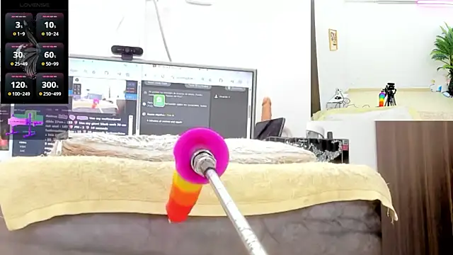 Paulina Davis  online show from April 7, 2026, 12:11 am