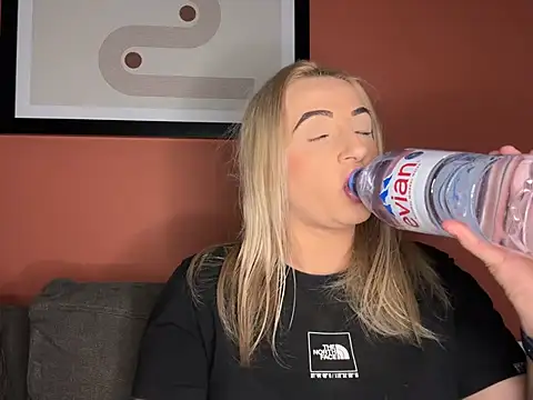 Strongqueen online show from March 8, 2025, 11:18 pm