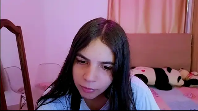 Snapshot of _elenna chatting on April 23, 2026, 5:59 pm elenna online show from April 23, 2026, 5:59 pm