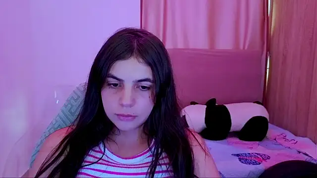 Snapshot of _elenna chatting on June 24, 2026, 5:23 pm elenna online show from June 24, 2026, 5:23 pm