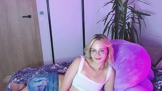 Snapshot of LexiexPlay chatting on September 10, 2025, 6:57 am LexiexPlay online show from September 10, 2025, 6:57 am