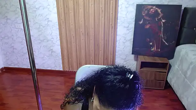 Anitta muscle online show from April 28, 2026, 8:47 pm