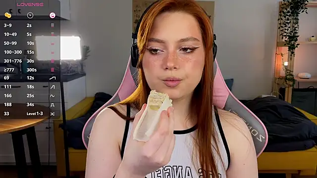 Snapshot of Sofy_Benson chatting on April 24, 2026, 2:08 pm Sofy Benson online show from April 24, 2026, 2:08 pm