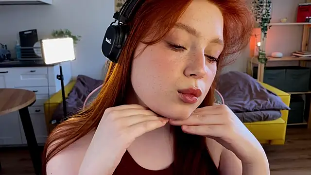 Snapshot of Sofy_Benson chatting on May 14, 2026, 1:51 pm Sofy Benson online show from May 14, 2026, 1:51 pm