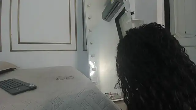 kristyl paez online show from February 2, 2026, 6:50 pm