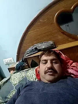 Snapshot of Amandev7 chatting on March 24, 2026, 11:43 pm Amandev7 online show from March 24, 2026, 11:43 pm