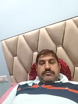 Snapshot of Amandev7 chatting on March 27, 2026, 6:18 pm Amandev7 online show from March 27, 2026, 6:18 pm