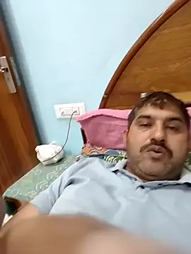 Snapshot of Amandev7 chatting on April 22, 2026, 4:48 am Amandev7 online show from April 22, 2026, 4:48 am