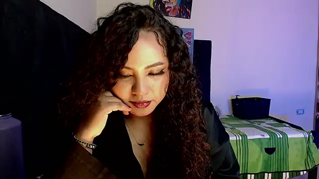 Snapshot of luciana_keating chatting on June 25, 2026, 7:35 am luciana keating online show from June 25, 2026, 7:35 am