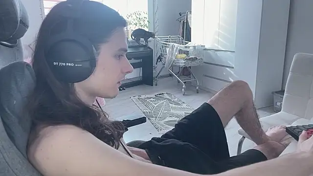 CandyChell online show from March 3, 2026, 10:32 am