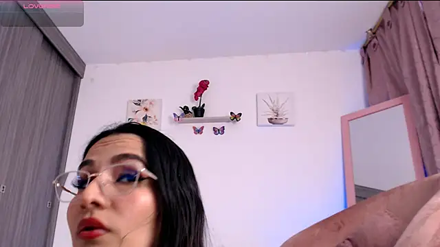 Annaross2 online show from February 28, 2025, 1:36 pm