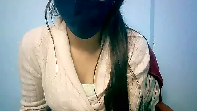 Snapshot of lovelydesi21 chatting on December 13, 2024, 2:05 pm lovelydesi21 online show from December 13, 2024, 2:05 pm