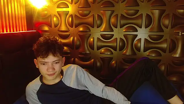 Snapshot of cruz_dante chatting on July 15, 2026, 7:30 pm cruz dante online show from July 15, 2026, 7:30 pm