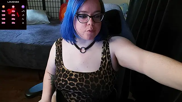 Snapshot of KiraSpitQueen chatting on February 7, 2025, 3:34 am KiraSpitQueen online show from February 7, 2025, 3:34 am