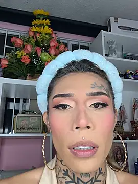 caroline cossei online show from February 10, 2025, 3:13 am