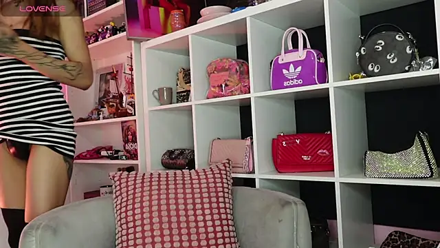 caroline cossei online show from March 9, 2025, 2:07 am