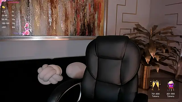 JuanitaClay online show from November 20, 2025, 12:05 pm