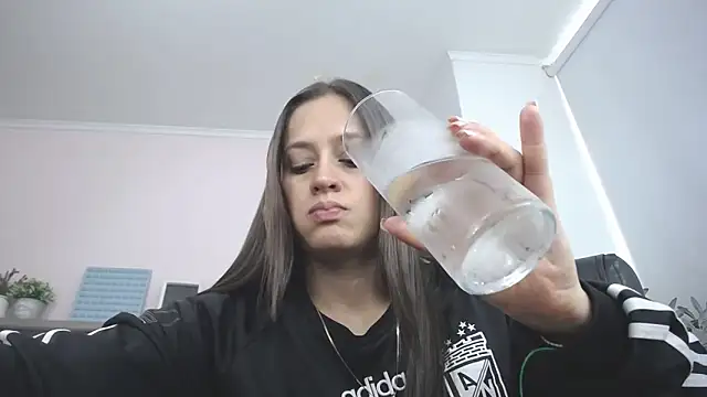  juliana rios online show from November 8, 2025, 7:23 pm