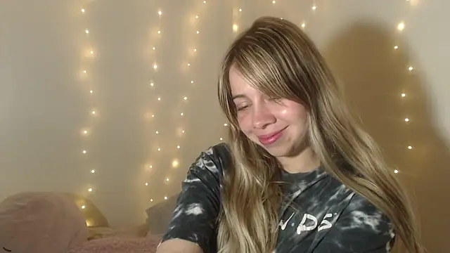 SweetSofty online show from March 18, 2026, 10:24 pm