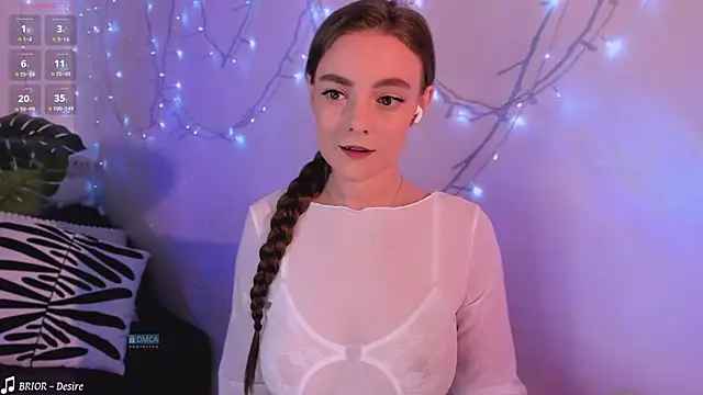 xwiuiwx online show from October 8, 2025, 12:14 pm