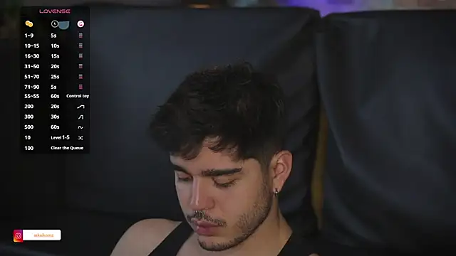 Snapshot of Arkaikomz chatting on January 19, 2025, 7:36 am Arkaikomz online show from January 19, 2025, 7:36 am