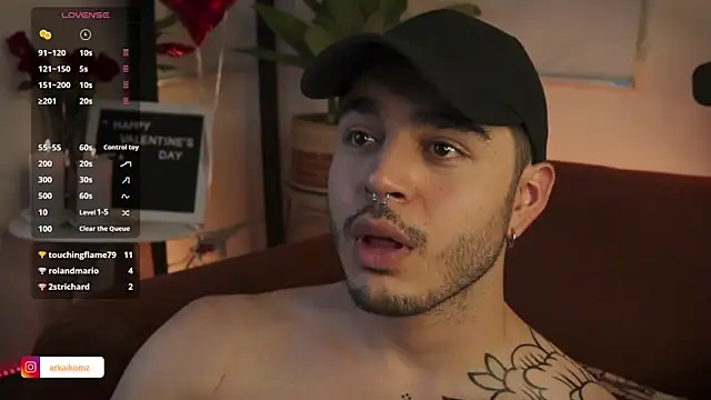 Snapshot of Arkaikomz chatting on February 16, 2025, 10:21 pm Arkaikomz online show from February 16, 2025, 10:21 pm