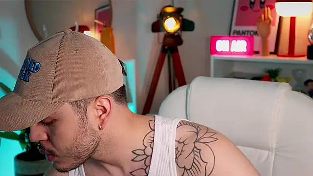 Snapshot of Arkaikomz chatting on October 13, 2025, 11:49 pm Arkaikomz online show from October 13, 2025, 11:49 pm