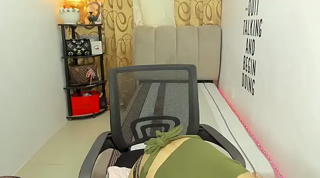 Trixie Mattel21 online show from January 3, 2025, 5:28 am