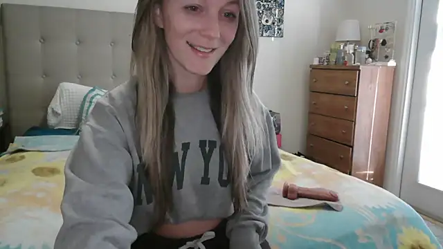 Heyitsmee33 online show from February 9, 2026, 12:31 pm