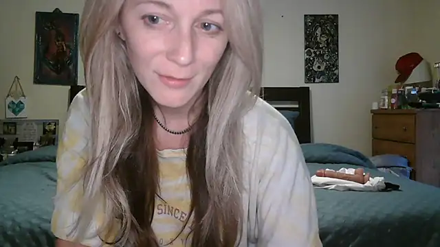 Snapshot of Heyitsmee33 chatting on June 3, 2026, 10:40 am Heyitsmee33 online show from June 3, 2026, 10:40 am