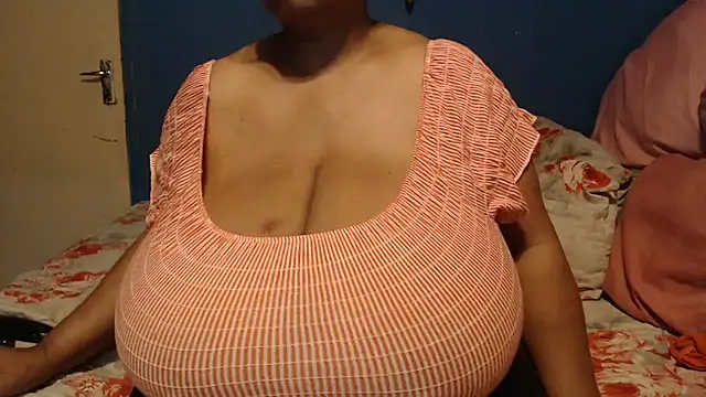 CUTEFIRMMELONSS online show from October 12, 2025, 8:30 pm