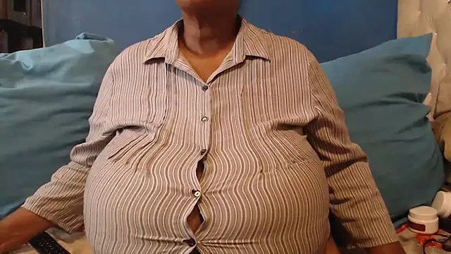 CUTEFIRMMELONSS online show from February 6, 2026, 10:29 am