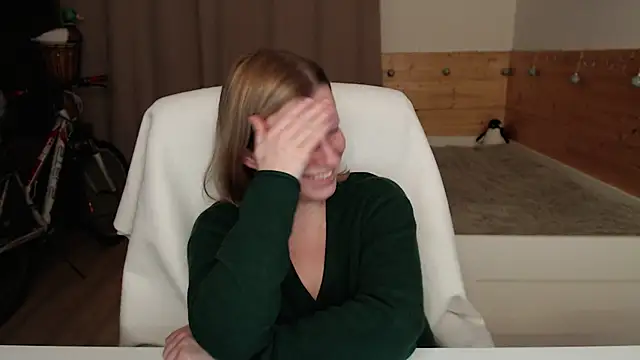 Snapshot of Exponent_5 chatting on December 2, 2024, 8:44 pm Exponent 5 online show from December 2, 2024, 8:44 pm