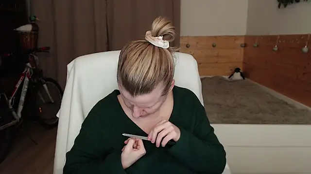 Snapshot of Exponent_5 chatting on December 3, 2024, 8:50 pm Exponent 5 online show from December 3, 2024, 8:50 pm