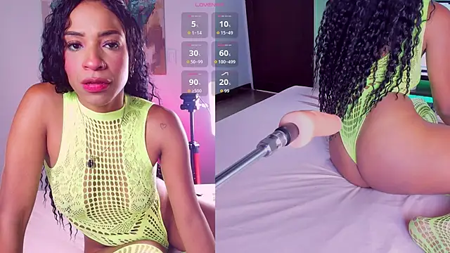 Snapshot of Ebony_Skye chatting on October 1, 2025, 2:01 pm Ebony Skye online show from October 1, 2025, 2:01 pm