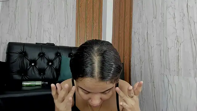 MarianaManzur online show from November 1, 2025, 2:52 pm