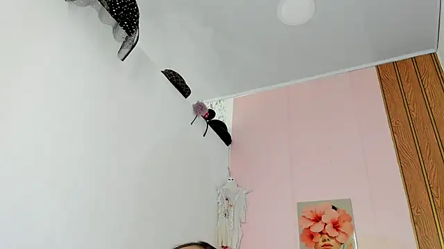 MarianaManzur online show from April 16, 2026, 9:39 pm