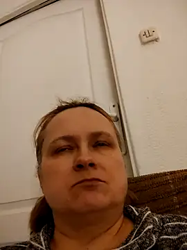 Snapshot of She-devilx chatting on March 17, 2026, 10:24 pm She-devilx online show from March 17, 2026, 10:24 pm