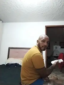 KenllyH online show from April 10, 2026, 12:27 am