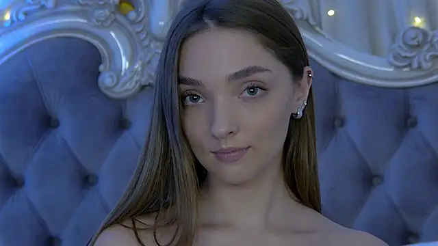 VirginieCruz online show from February 2, 2025, 11:32 pm