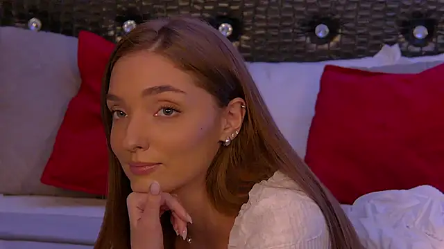 VirginieCruz online show from February 28, 2025, 2:53 pm