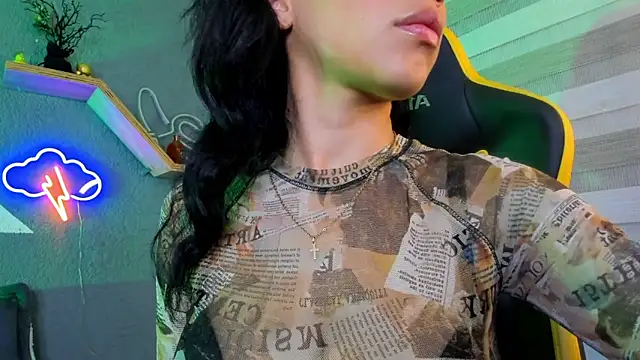 Snapshot of Marcelinee__ chatting on January 27, 2025, 11:22 pm Marcelinee   online show from January 27, 2025, 11:22 pm