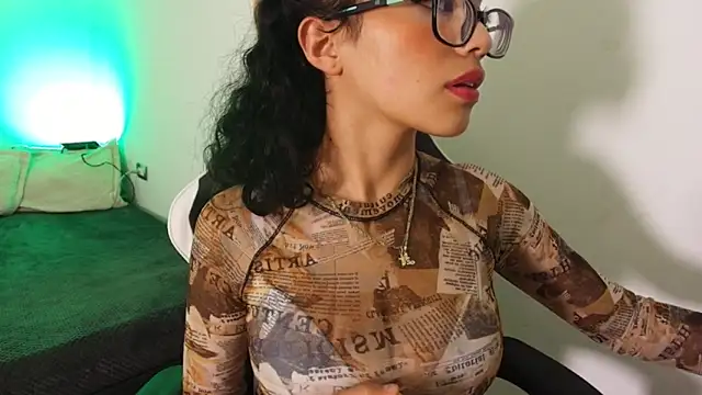 Marcelinee   online show from November 25, 2025, 10:43 pm