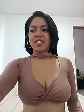 Snapshot of leah_passion chatting on May 7, 2026, 10:04 pm leah passion online show from May 7, 2026, 10:04 pm