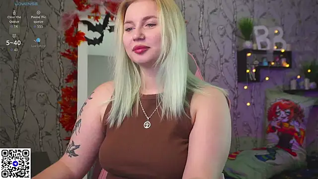 Snapshot of Moon_Valkyrie chatting on November 2, 2025, 7:11 am Moon Valkyrie online show from November 2, 2025, 7:11 am