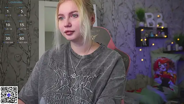 Snapshot of Moon_Valkyrie chatting on November 19, 2025, 9:53 am Moon Valkyrie online show from November 19, 2025, 9:53 am