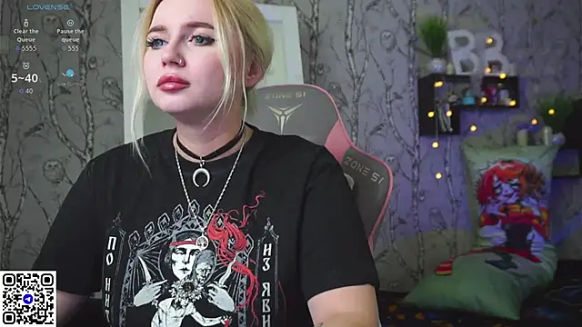 Snapshot of Moon_Valkyrie chatting on December 23, 2025, 10:57 am Moon Valkyrie online show from December 23, 2025, 10:57 am