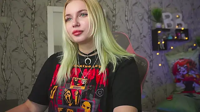 Snapshot of Moon_Valkyrie chatting on February 3, 2026, 6:40 am Moon Valkyrie online show from February 3, 2026, 6:40 am